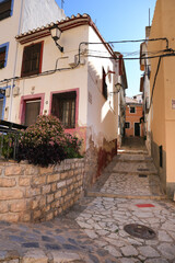 Fototapeta na wymiar Narrow cobbled street and facades in Finestrat village