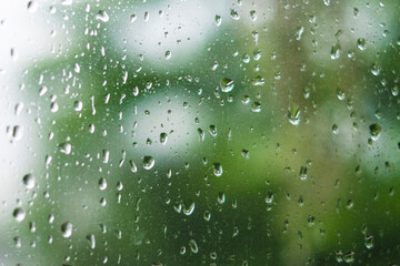 窓ガラスの雨つぶ_水滴