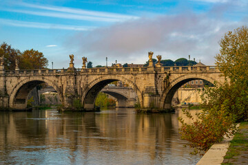 Matin d'automne le long du Tibre à Rome