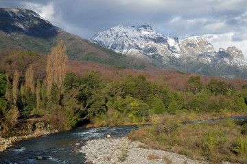 a bend in the river with mountains in the background