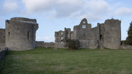 Fototapeta na wymiar ruins of roscommon castle, ireland