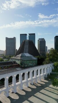 Rio de Janeiro Arcos de Lapa Catedral S&atilde;o Sebasti&atilde;o Vertical
Drone