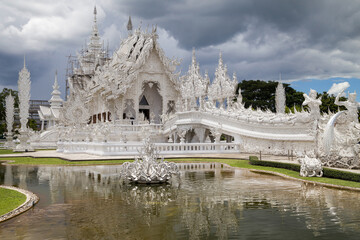 Fototapeta na wymiar Wat Rong Khun in Chiang Rai