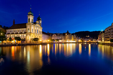 Fototapeta na wymiar Luzern am Abend, Vierwaldstättersee, Schweiz