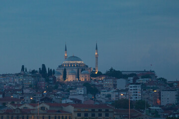 Fototapeta na wymiar Yavuz Selim Mosque in Istanbul at dusk