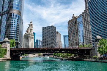 Fototapeta na wymiar Chicago River City Skyline With Bridge