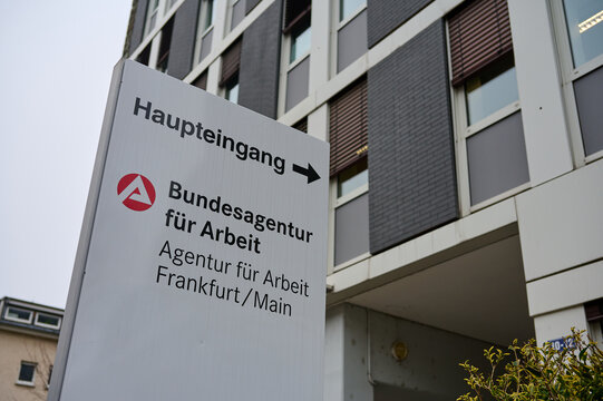 Bundesagentur f&uuml;r Arbeit Schild in Frankfurt. 