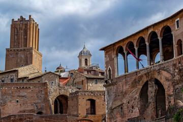 Ruines et anciennes immeubles dans le centre historique de Rome