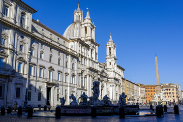 Obraz na płótnie Canvas Eglises et immeubles Piazza Navona à Rome