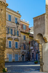 Fototapeta na wymiar Balade dans le centre d'une vieille ville en Italie