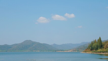 Obraz premium lake and mountains