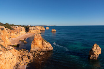 Obraz premium Landscape of the rocky beach in Algavre area - Portugal