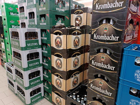 Bierkisten in einem Supermarkt in Deutschland