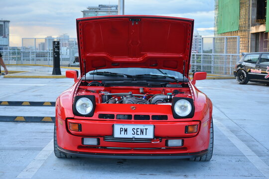 Porsche 944 at gem spots car meet in San Juan, Philippines