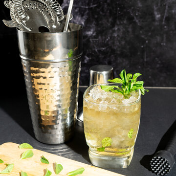El Mint Julep: Un trago refrescante y elegante