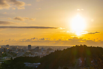 Obraz premium 朝日のあたる街の風景