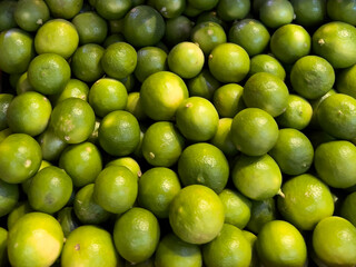 Lemons in the supermarket