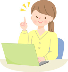 ノートパソコンを操作する笑顔の女性