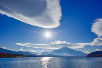 山中湖から吊るし雲と富士山