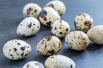 Obraz premium Easter quail eggs. Spring background with small easter quail eggs. Vintage photo processing