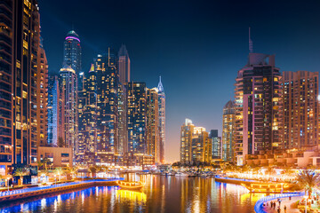 Obraz na płótnie Canvas modern architecture of Dubai marina at night. Unites Arab Emirates