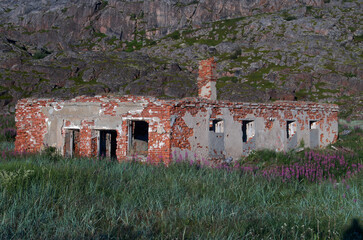 Photograph of the ruins of an abandoned red brick building