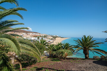 Fototapeta na wymiar Strandabschnitt mit Hotels im Süden Fuerteventura