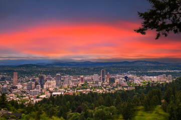 Sunset over skyline of Portland, Oregon from Pittock Mansion viewpoint