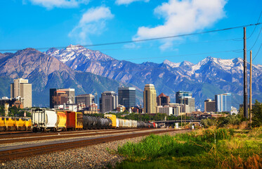 Obraz premium Skyline of Salt Lake City downtown in Utah with Wasatch Range Mountains