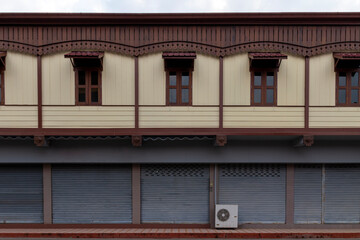 The front of the building with roller shutters blends with the old-fashioned original design.
