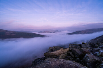 Plakat Bamford Edge sunrise cloud inversion in the Peak District National Park, UK.
