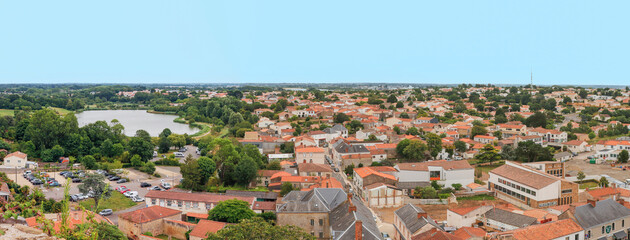 Pays de la Loire - Vendée - - Vue du chateau sur Talmont-Saint-Hilaire 