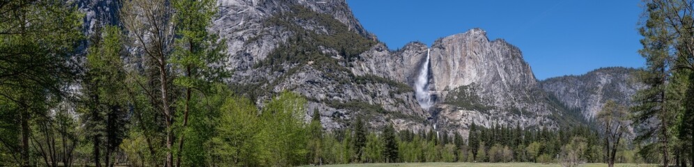 Fototapeta na wymiar Yosemite Falls panoramic view