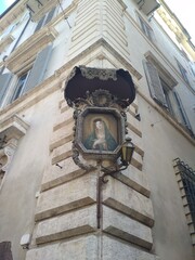 Roman wayside shrines, the Madonne Addolorate of the Rione Sant'Eustachio and Pigna