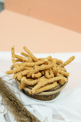 Kue akar kelapa khas indonesia