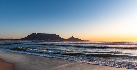 Fototapeta na wymiar Cape Town, South Africa, at sunset (view from Bloubergstrand)