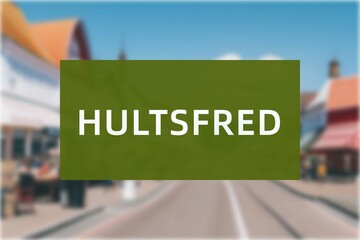 Hultsfred: Der Name der schwedischen Stadt Hultsfred in der Region Kalmar vor einem Hintergrundbild © Modern Design & Foto