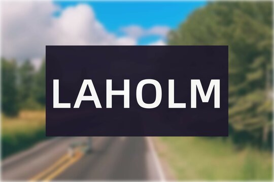 Laholm: Der Name der schwedischen Stadt Laholm in der Region Halland vor einem Hintergrundbild