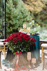 A bouquet of 100 roses in an arch is declared for engagement. Wedding decor