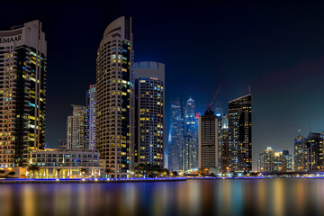 Obraz na płótnie Canvas Dubai Marina - at night