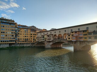 Fototapeta na wymiar Ponte vecchio bridge, tuscany, florance with arno river, building