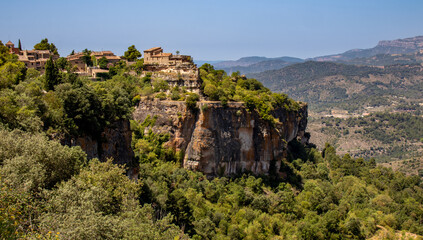 Fototapeta na wymiar Panoramic photograph of the location of the town of Siurana, on top of the mountain, Tarragona, Spain