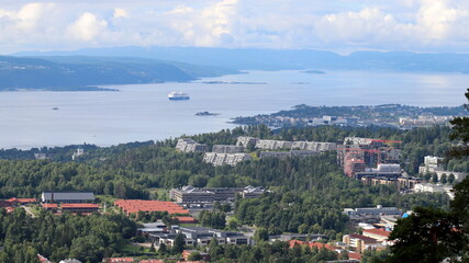 vue panoramique d'Oslo depuis Holmenkollen