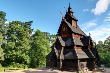 Fototapeta na wymiar église en bois debout de Norvège