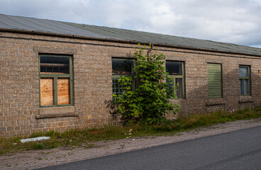 Fototapeta na wymiar facade of an old brick workshop.