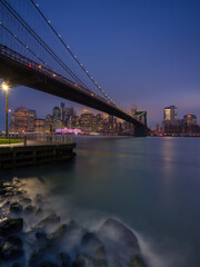 Fototapeta na wymiar Brooklyn bridge view at dawn