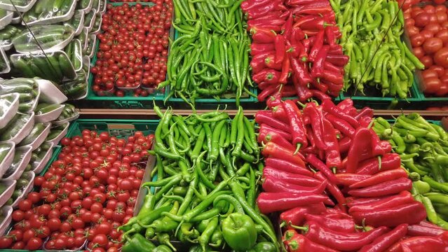  green and red capsicum displaying at shop 