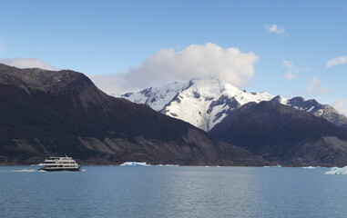 lake in the mountains in Calafate