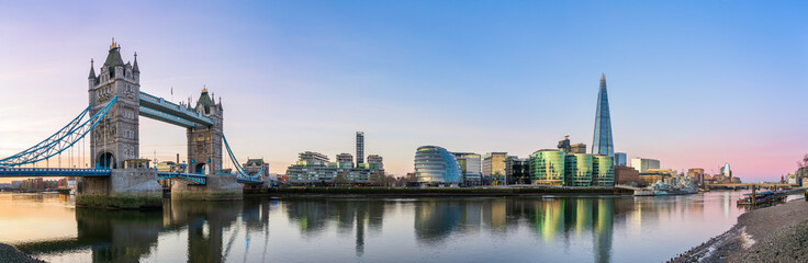Fototapeta na wymiar Sunrise panorama of Tower Bridge and Southwark of London