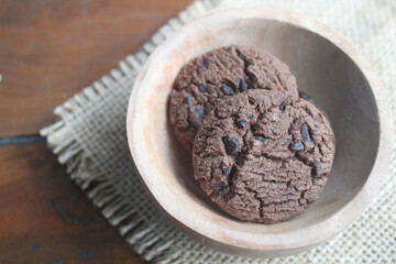Chocolate Cookies in a wooden bowl